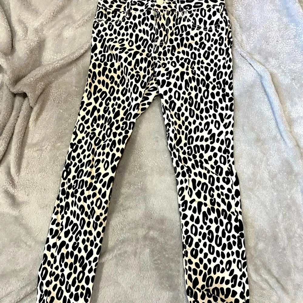 The Children's Place Black and White Leopard Print Leggings